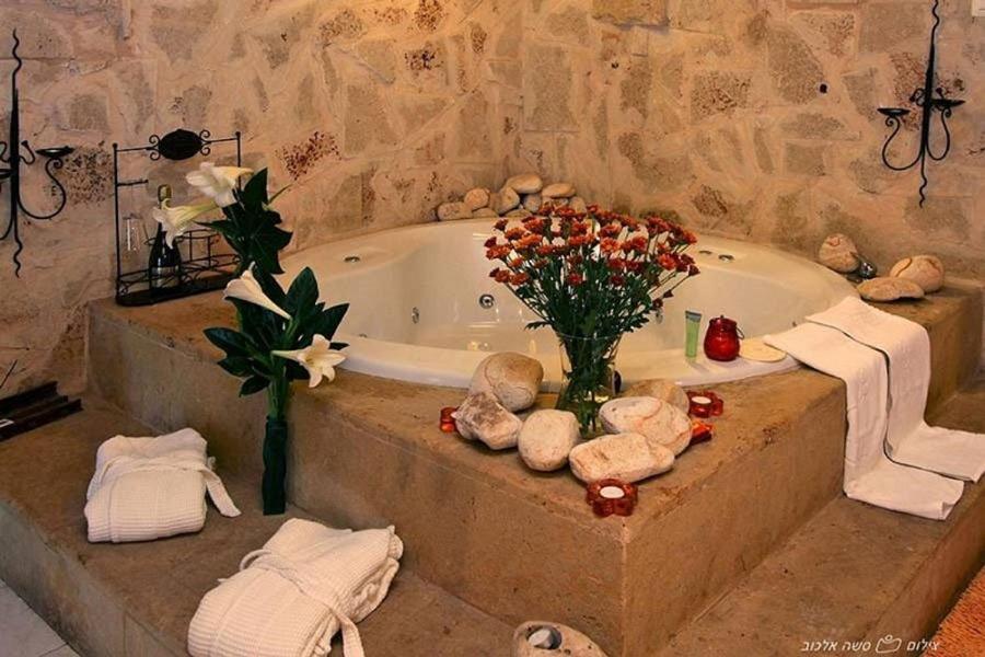 Hotel ביקתפוז וקלמנטינה- מתחם בקתות וסוויטות עם ג'קוזי פרטי ובריכה משותפת Liman Esterno foto