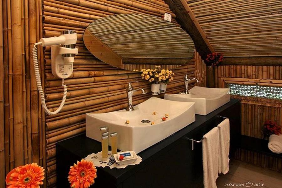 Hotel ביקתפוז וקלמנטינה- מתחם בקתות וסוויטות עם ג'קוזי פרטי ובריכה משותפת Liman Camera foto