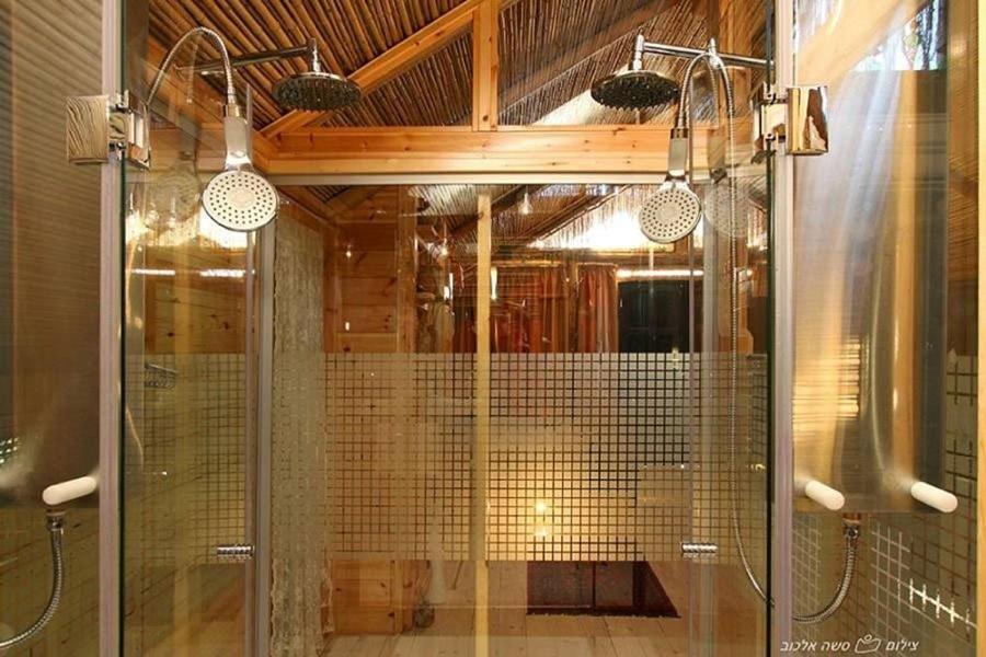 Hotel ביקתפוז וקלמנטינה- מתחם בקתות וסוויטות עם ג'קוזי פרטי ובריכה משותפת Liman Camera foto